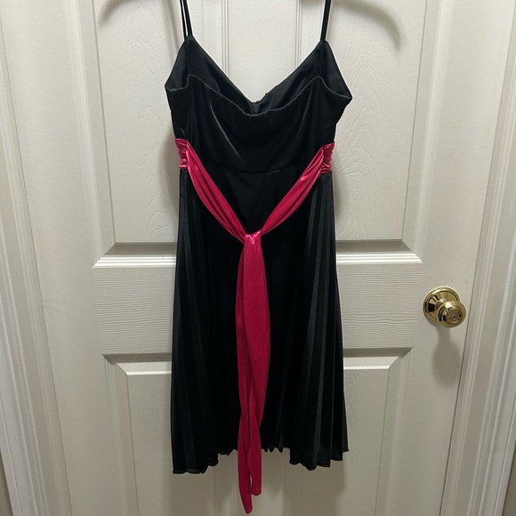 Black pleated mini dress - Picture 2 of 5